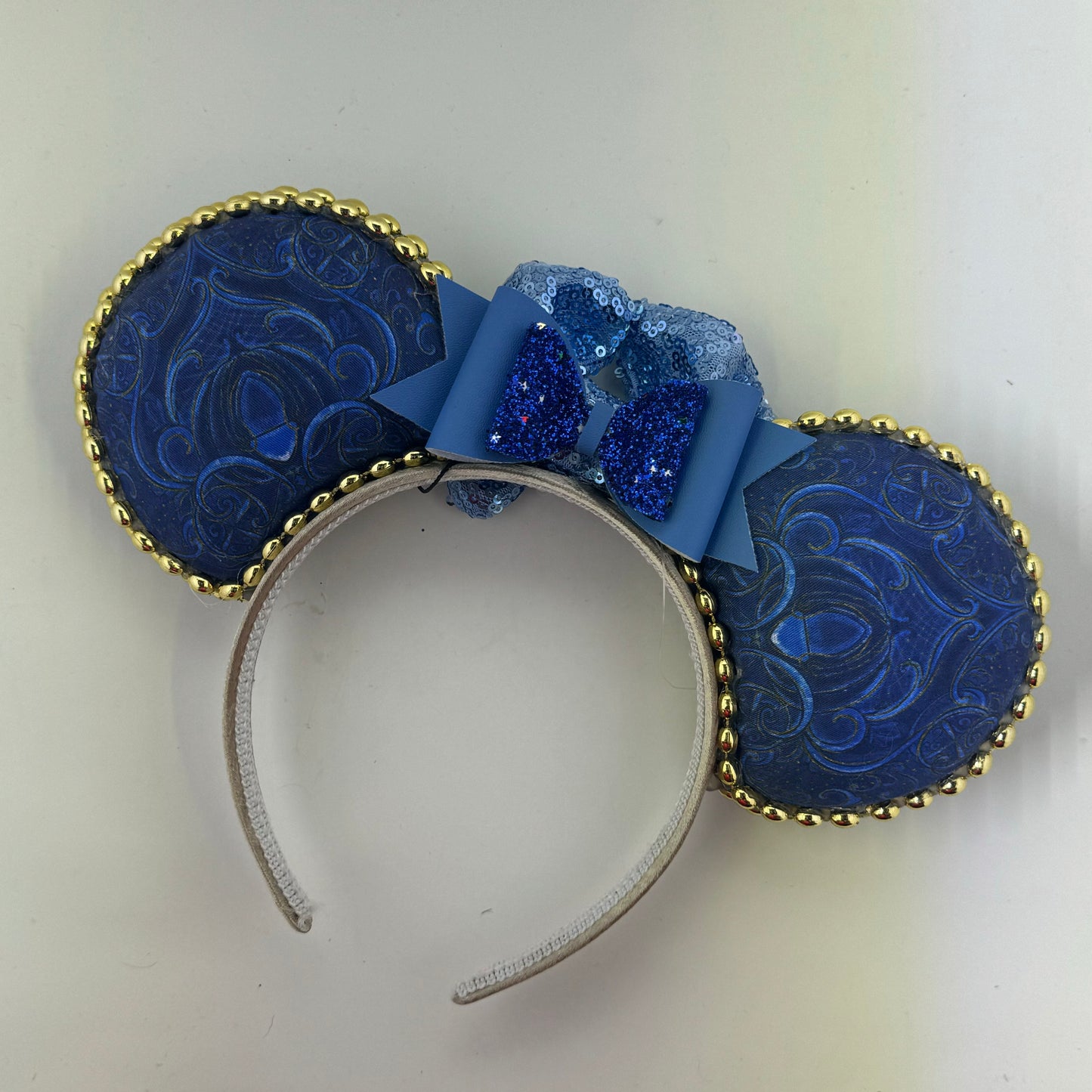 Carriage Filagree w/ Light Blue Bow 1 Ears