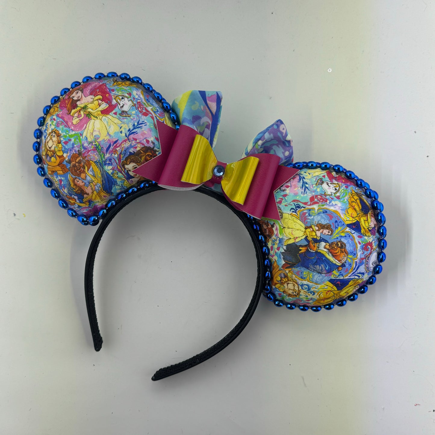 Artistic Beauty w/ Coord Bow 2 Ears