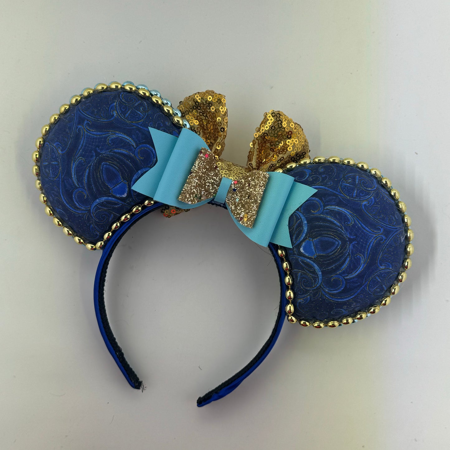 Carriage Filagree w/ Gold Bow Ears