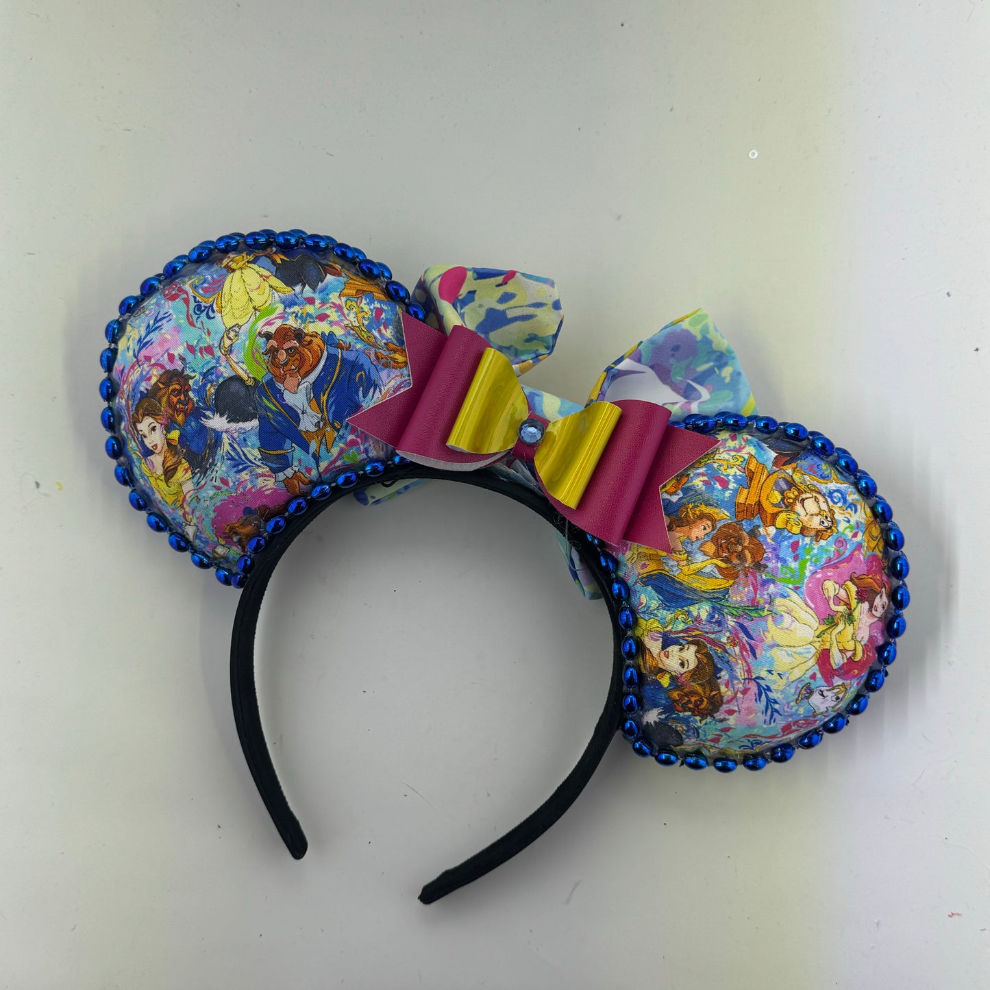 Artistic Beauty w/ Coord Bow 2 Ears