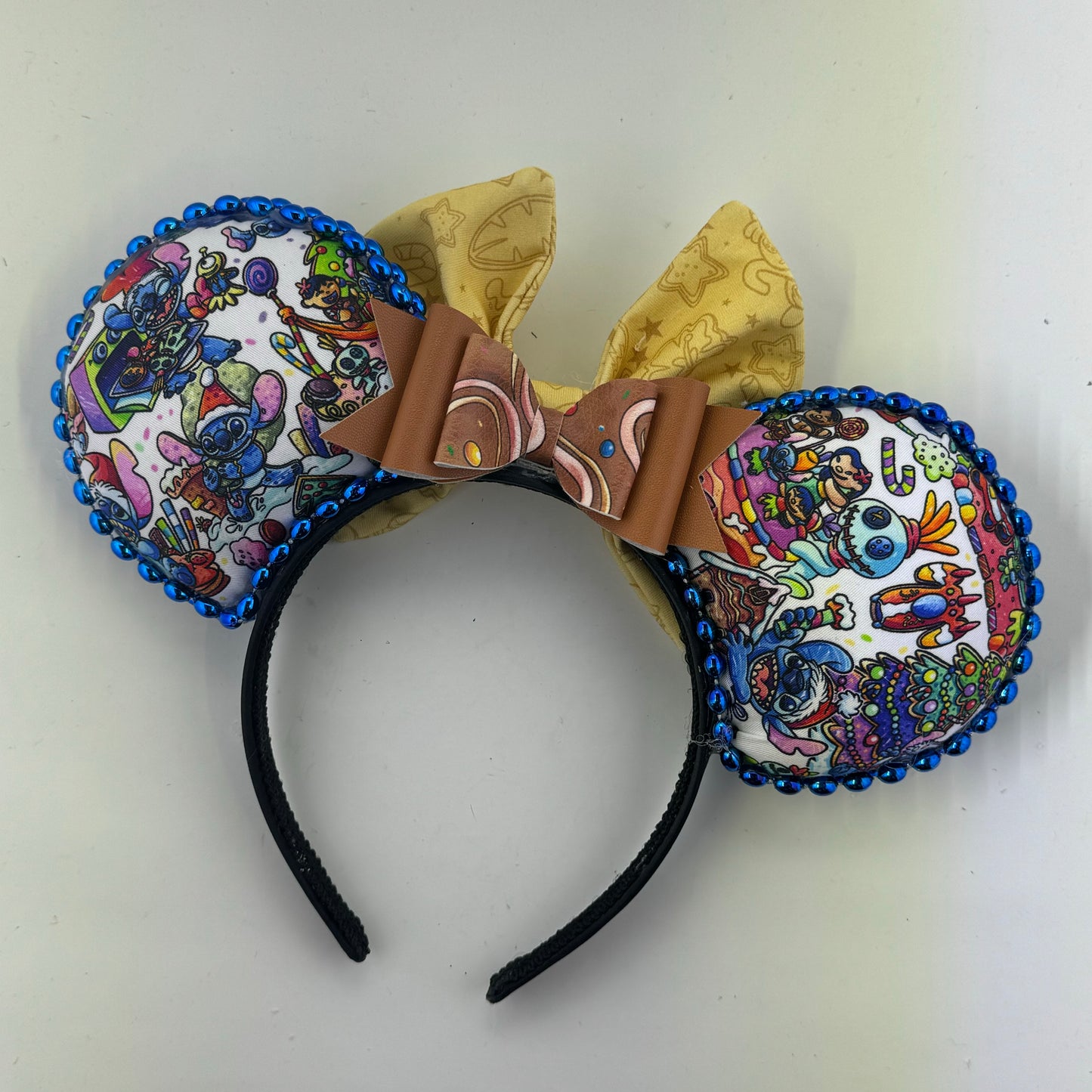 Gingerbread 626 White w/ Cookie Outline Bow Ears