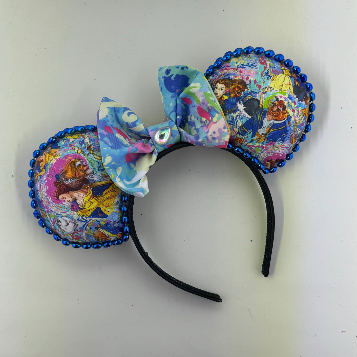 Artistic Beauty w/ Coord Bow 2 Ears