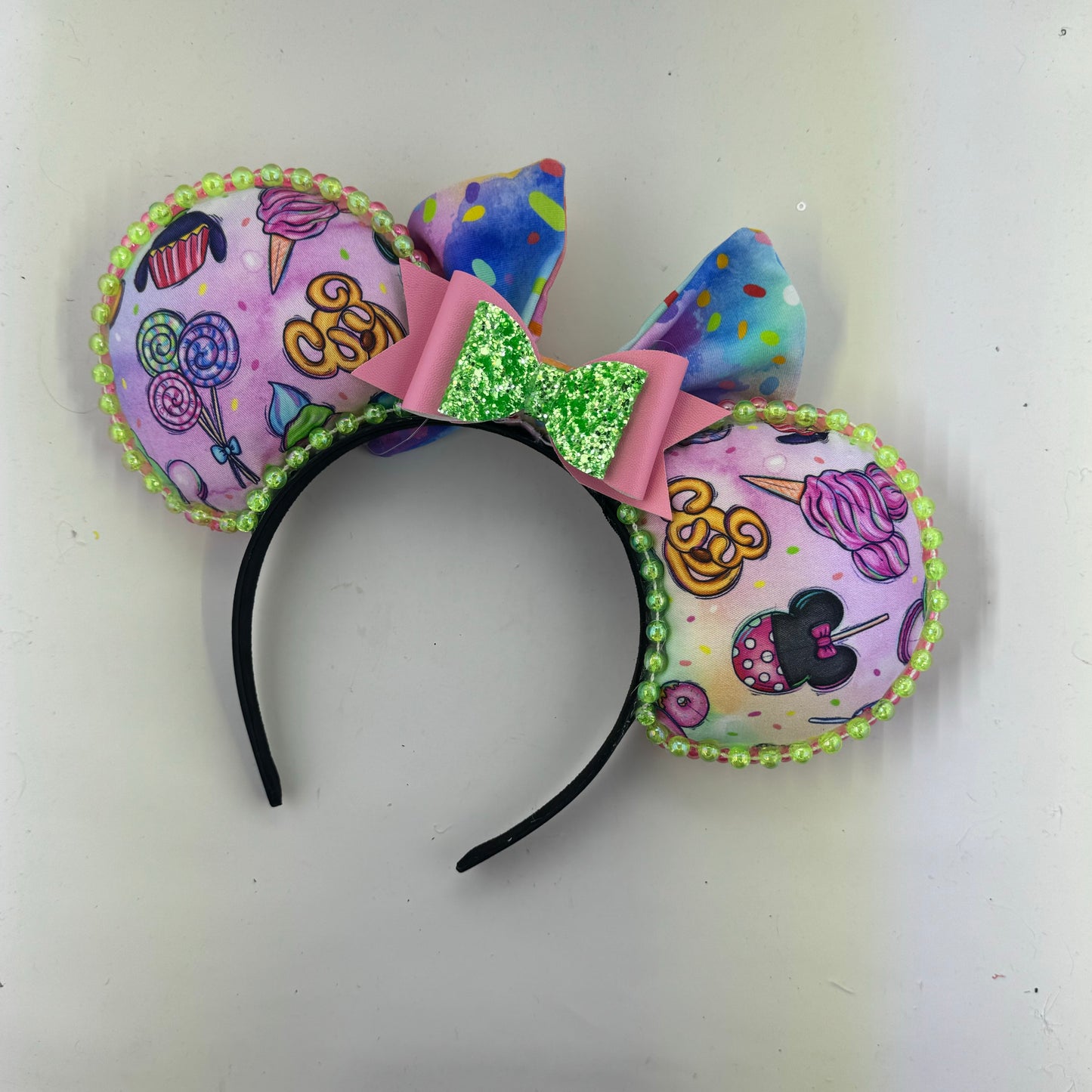 Confectionary Snacks w/ Hot Cocoa White Sprinkles Bow Ears