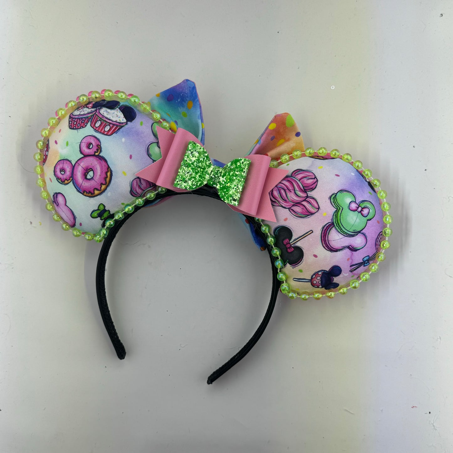 Confectionary Snacks w/ Hot Cocoa White Sprinkles Bow Ears