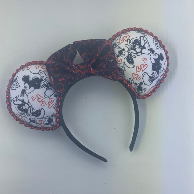 Mouse Kisses w/ Mouse Love Story Bow 2 Ears