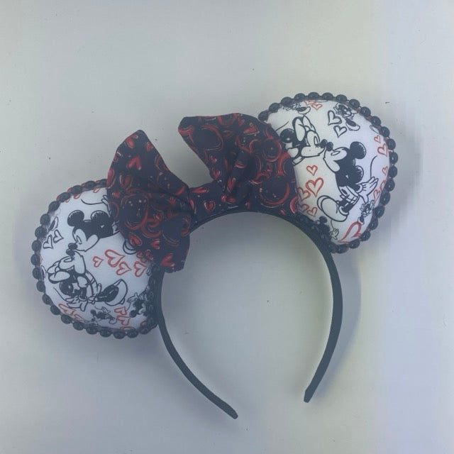 Mouse Kisses w/ Mouse Love Story Bow 1 Ears